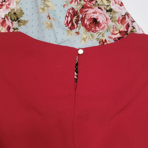 Liz Claiborne Sleeveless Waterfall Front Ruffle Blouse | Large | Red Top - Picture 9 of 9